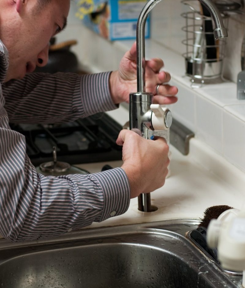 plumber, handyman, repair-228010.jpg